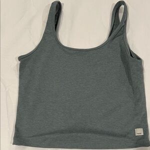 Vuori Performance Tank Heathered Pistachio